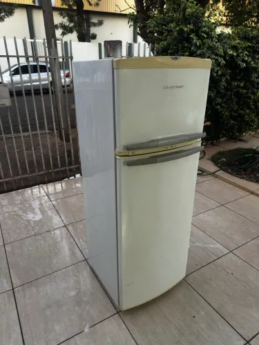 Geladeira duplex frost free de 322 litros