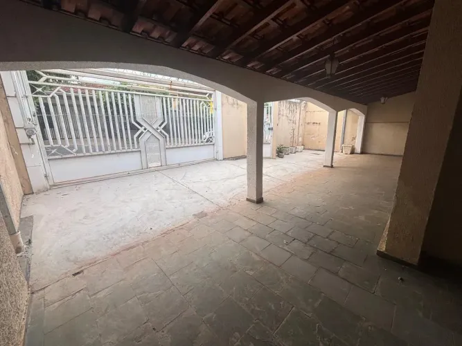 CASA COM EDICULA PARA VENDA - JD SANTA CATARINA