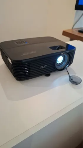 Projetor Acer model X1123 com HDMI