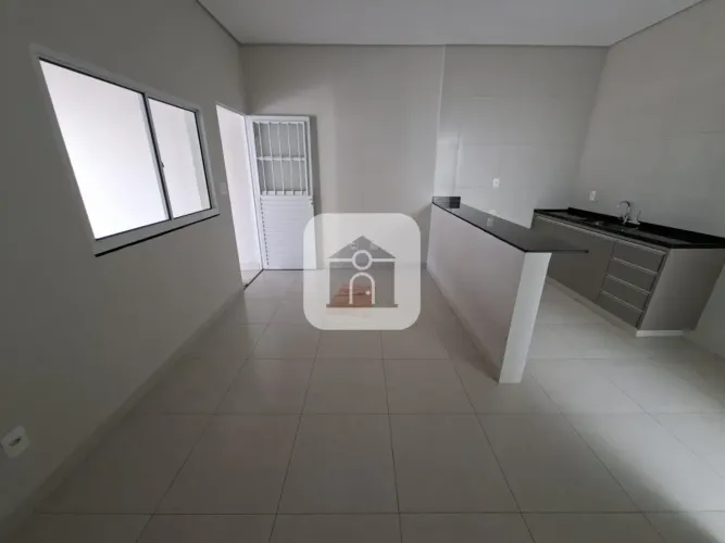 Casa para locação no bairro Santa Rosa