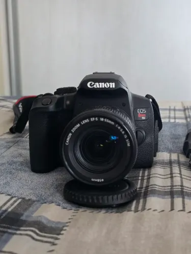 Canon T8i + Lente 18-55mm novinha