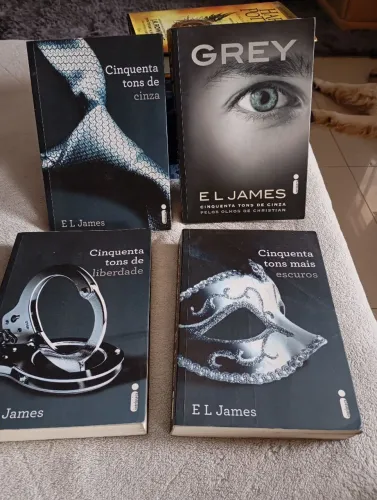 Kit 4 livros cinquenta tons de cinza (trilogia completa)+livro Grey.