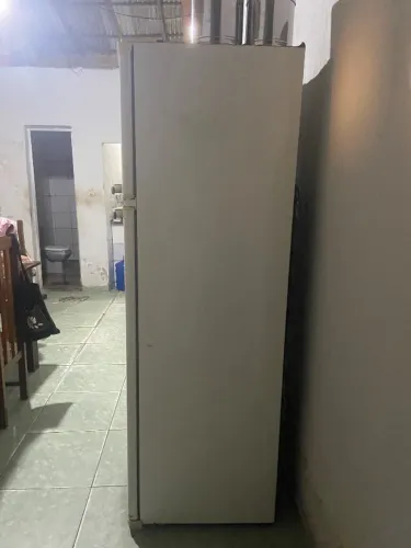 Vendo geladeira com defeito