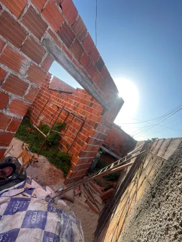 Vende-se terreno ?