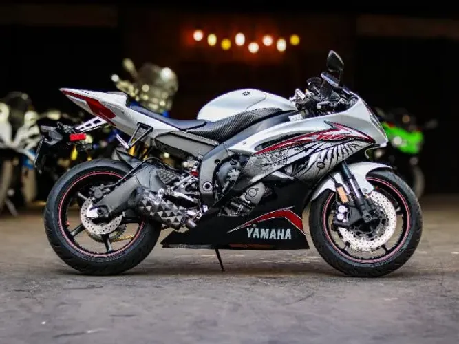 YAMAHA YZF R-6