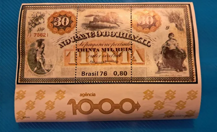 2 selos comemorativos antigos em bloco