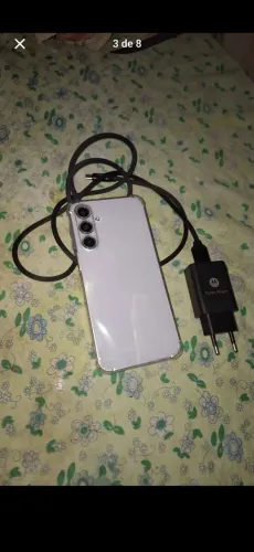 Vendo a16  256 gigas e 12 de ram tem tem sistema de pagamento NFC 800 reais 