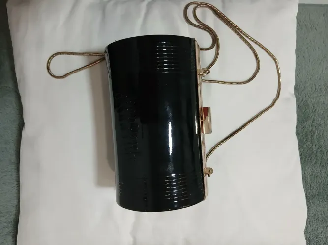 Clutch cilíndrica da Jean Paul Gaultier