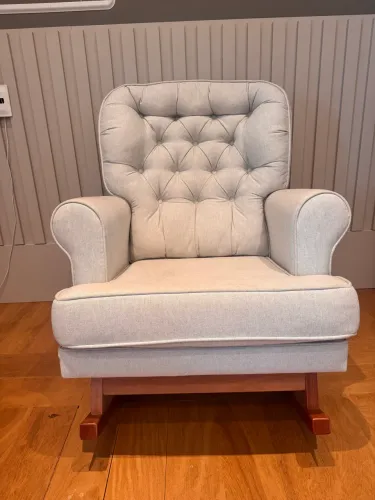 Poltrona de ninar para  quarto de bebê!