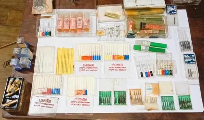 ANTIGO LOTE DE BROCAS DE DENTISTA.