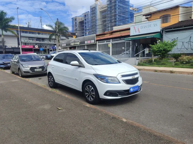 Chevrolet Onix Hatch LTZ 1.4 8V Flex Power Mec. 4P 2014