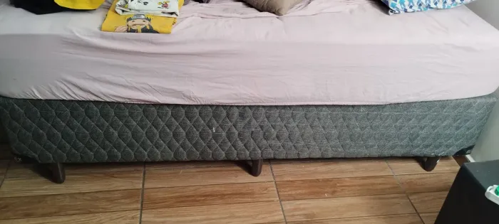 Vendo box e cabeceira de solteiro