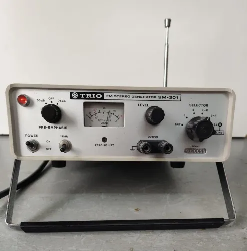 Gerador de FM vintage fabricado no Japão década 70/80. Perfeito! Todo original.