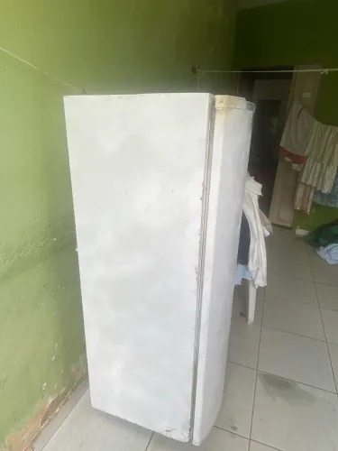 Vendo Geladeira Seminova