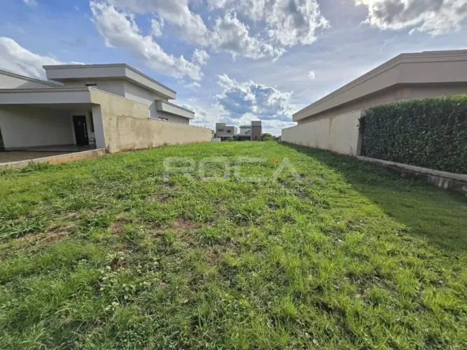 Terreno à venda no Condomínio Alto do Castelo, em Ribeirão Preto.
