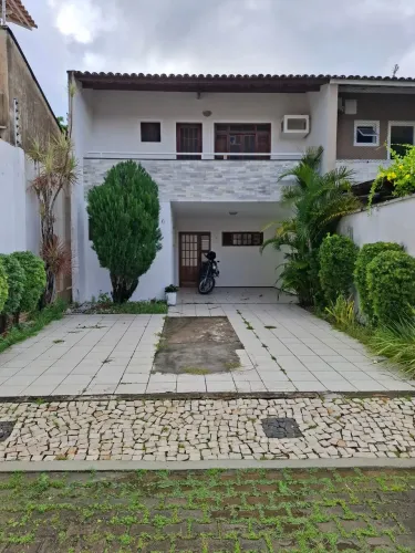 Casa plana em condominio, c/ ótima localização próx. ao Via Sul Shopping e em frente ao Có