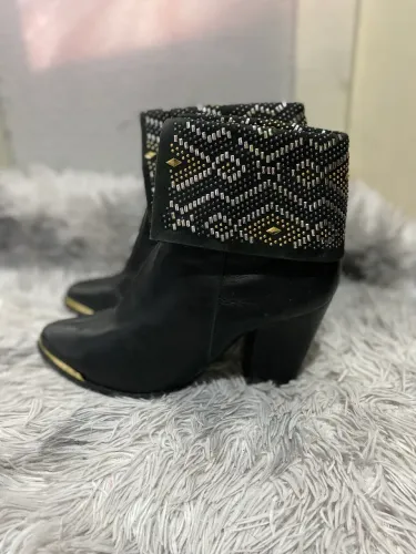 Bota Cravo & Canela