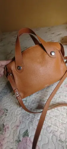 Bolsa em couro tiracolo Arezzo 