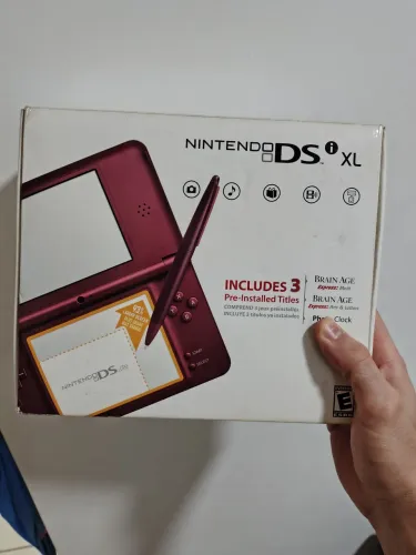 Nintendo DSi XL Vermelho