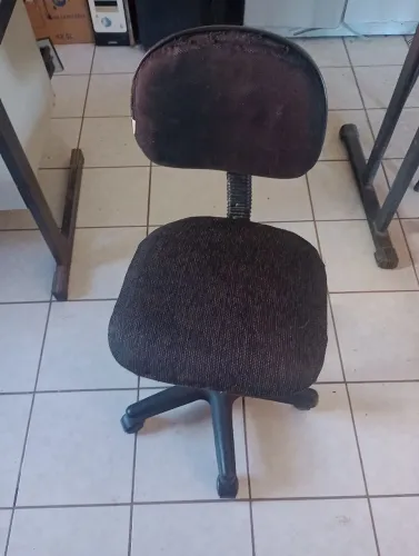 Vendo Uma Cadeira para escritório