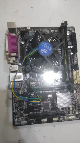 Placa mãe koi st4520 ,i3,i5 e i7 de 4 geração funcionando completo 