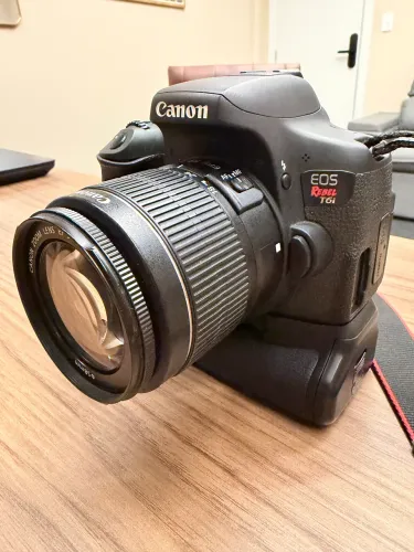 Câmera Canon T6i + Lente + Grip de Bateria | Semi Nova