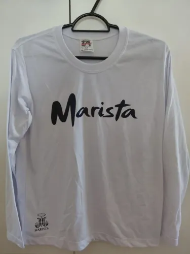 Uniforme oficial Colegio Marista - Novo, nunca usado. 1 camiseta manga longa, tamanho 14.
