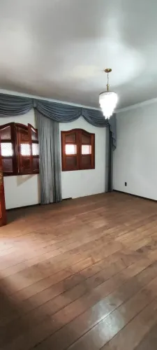 QSC 20 Excelente sobrado com 5qts sendo 4 suítes + DCE!