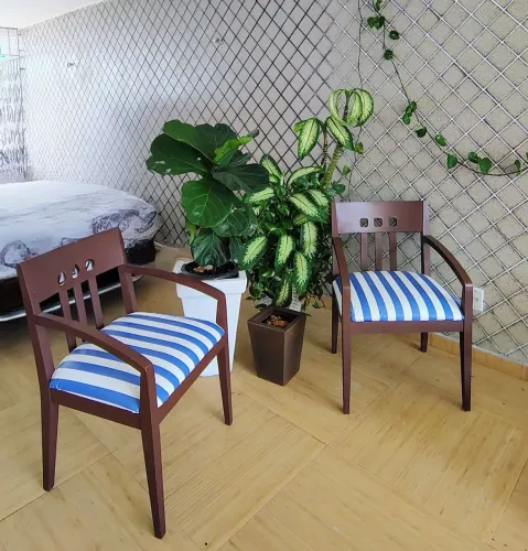 Duas Poltronas/cadeiras decorativas área interna ou coberta