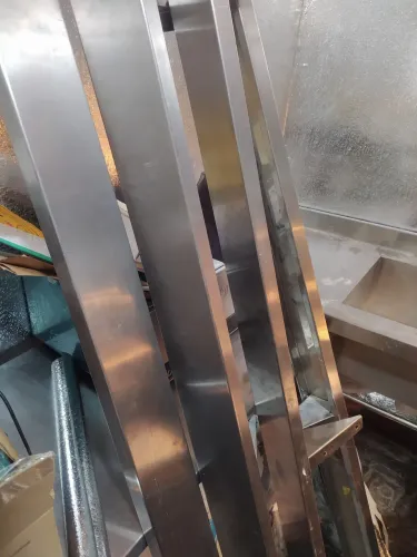 Prateleira inox com mão francesa