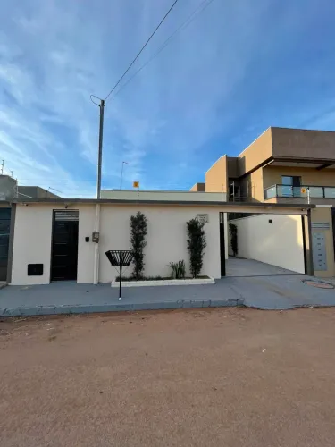 CASA INDIVIDUAL, MODERNA, 3 QUARTOS, CHURRASQUEIRA E PISCINA. EM ÁGUAS LINDAS DE GOIÁS