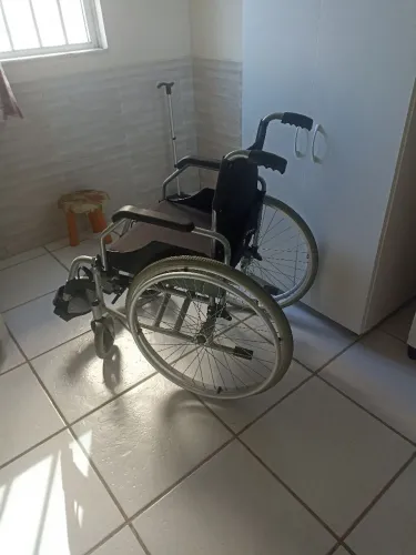 Vendo cadeira de rodas em perfeito estado 