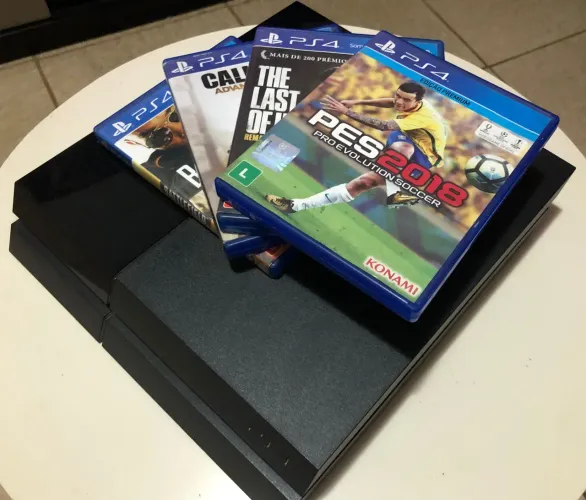 PLAYSTATION 4 FAT COM CAIXA - 500GB - 2 CONTROLES + 4 JOGOS