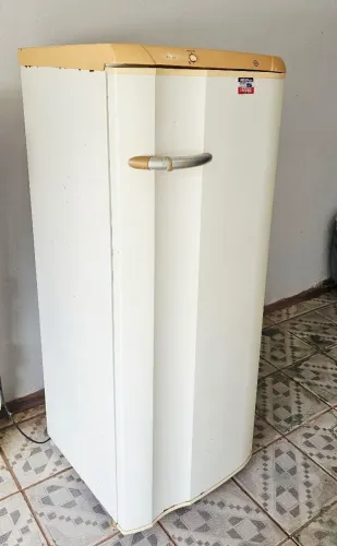 Geladeira eletrolux Re26