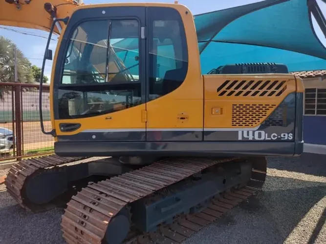 Escavadeira Hyundai R140 - 2017