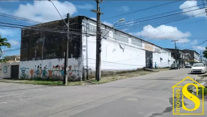 GALPÃO NO CASTELÃO