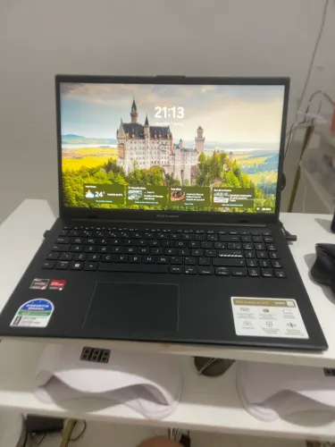 Notebook Asus Vivobook - AMD Rayzen 5 com SSD e 8Gb de RAM