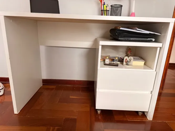 Escrivaninha com Mesinha Deslocável de apoio