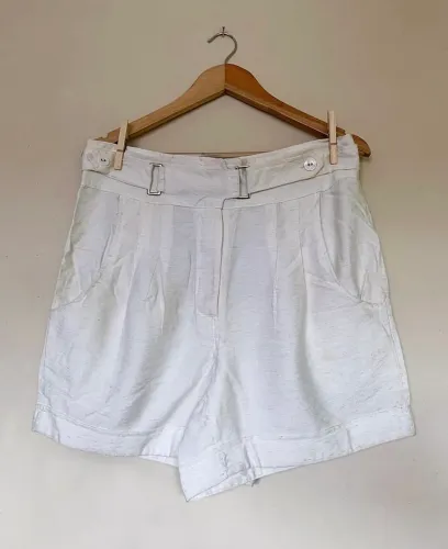 Short Off White de linho 