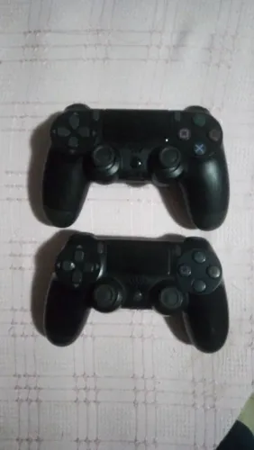PLAYSTATION 4 DOIS CONTROLES NÃO SEI SE FUNCIONA SEM TEXTE 