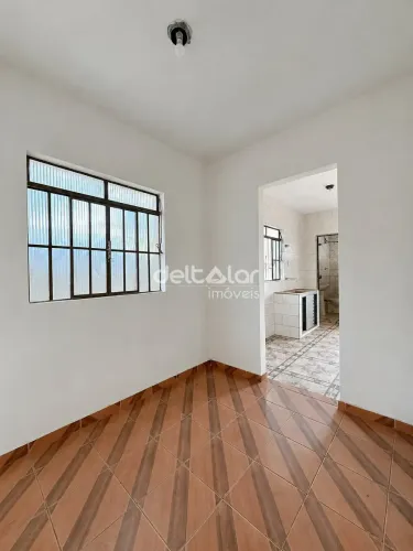 Casa com entrada coletiva para locação com 2 quartos e área privativa, Camargos, Belo Hori