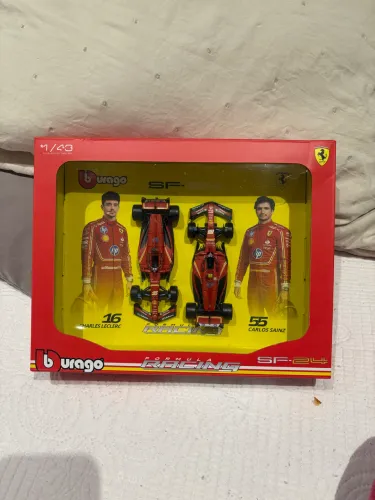 Conjunto de carros F1 Ferrari