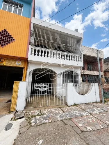 VENDA | CASA NA AVENIDA DUQUE DE CAXIAS