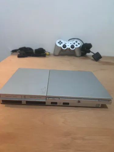 PlayStation 2 slim Prata (OPORTUNIDADE)