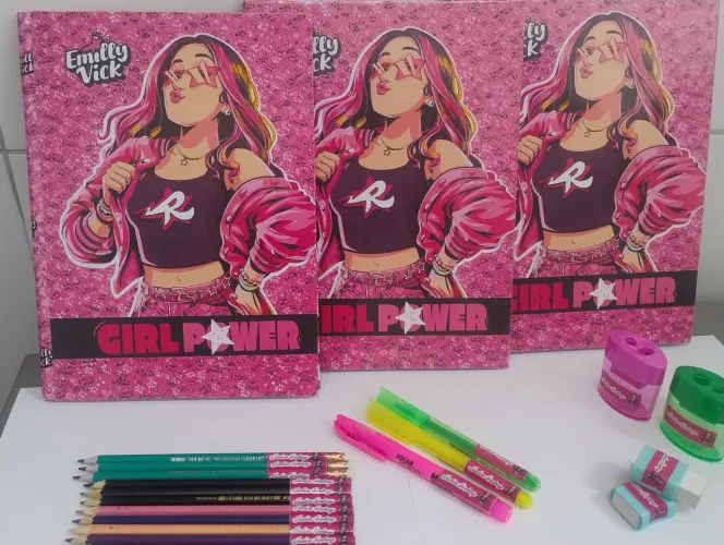 CADERNOS E ETIQUETAS PERSONALIZADOS 
