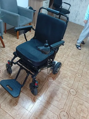 Cadeira de rodas motorizada 
