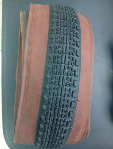 Pneu Kenda 700x40 Tubeless usado flintridge