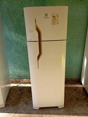 Geladeira Electrolux 260 litros