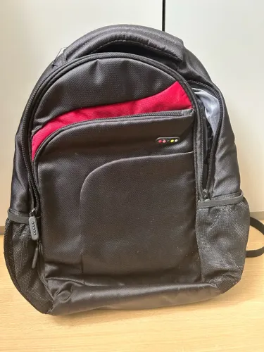 Mochila Executiva DELL Preta com Compartimentos Acolchoados - Ótimo Estado
