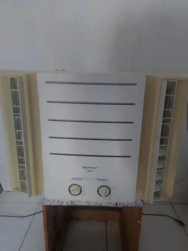 Ar Acondicionado Marca Springer de 7500btu. Gelando muito Bom Tudo perfeito faço entrega